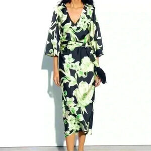 NWOT ZARA Women’s V neck cut Dress Attached belt Loose sleeves